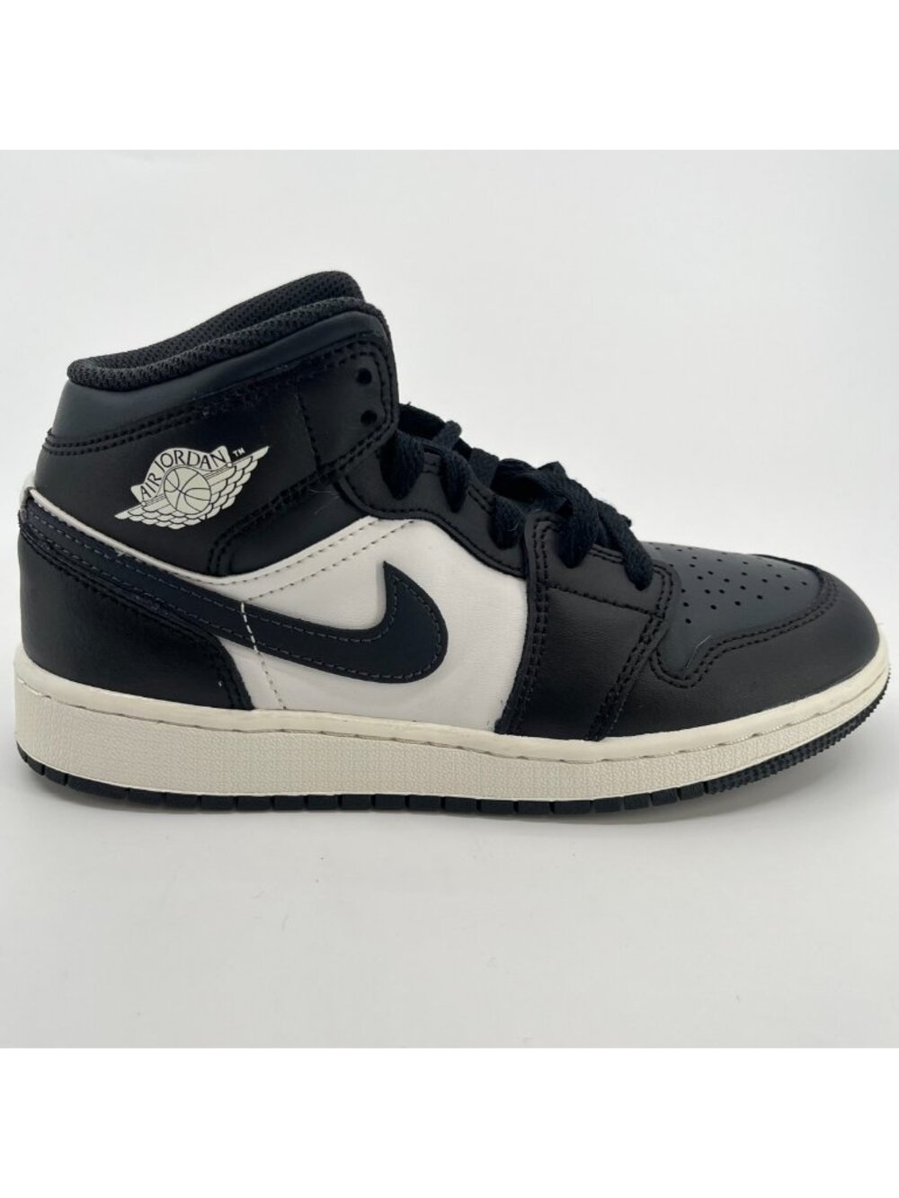 Nike Air Jordan 1 Mid GS Boys Size 4.5Y Black White Athletic Shoes Sneakers